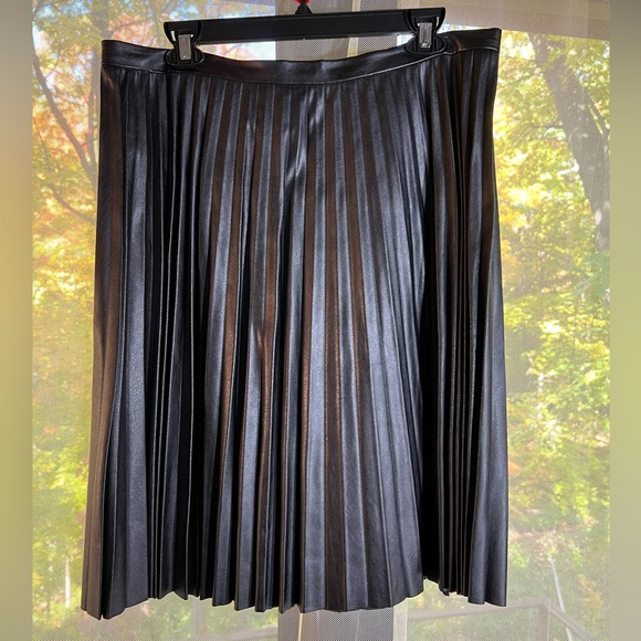 Calvin Klein Dresses & Skirts - Calvin Klein pleaded black skirt. Size XL NWOT